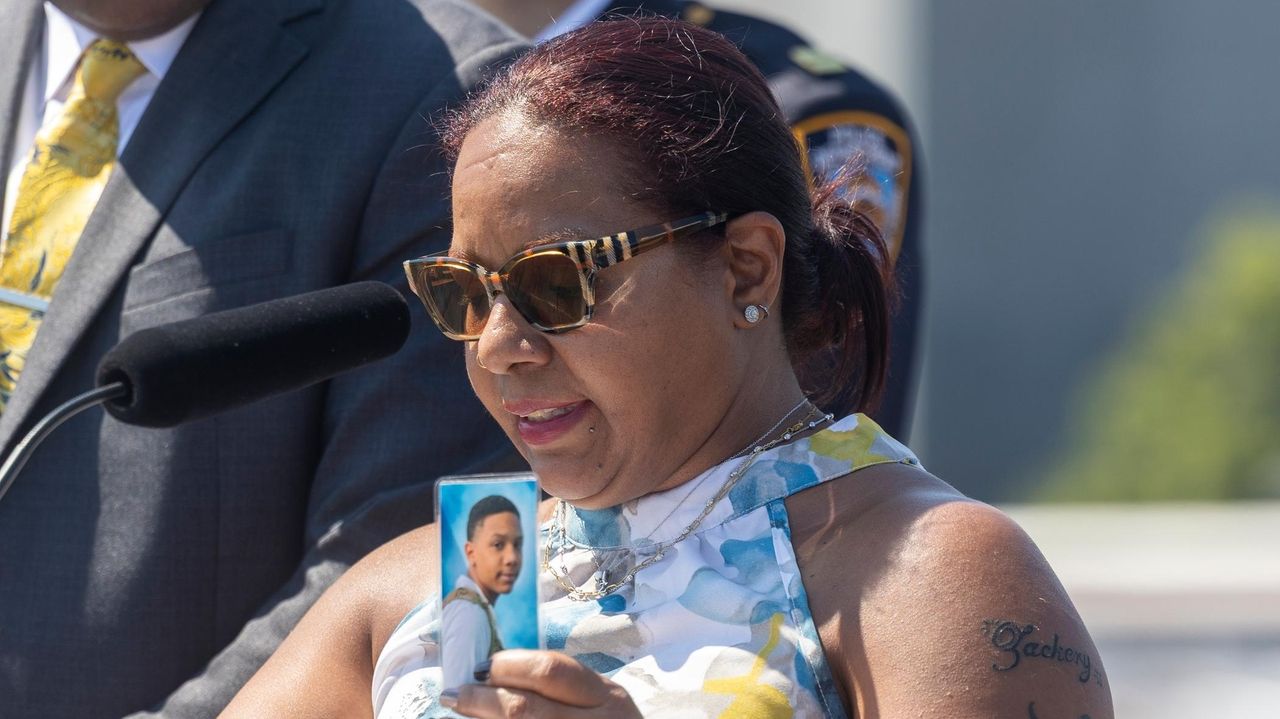 NYPD folosește tehnologie cu drone pentru a combate pericolul fenomenului subway surfing, spun oficialii