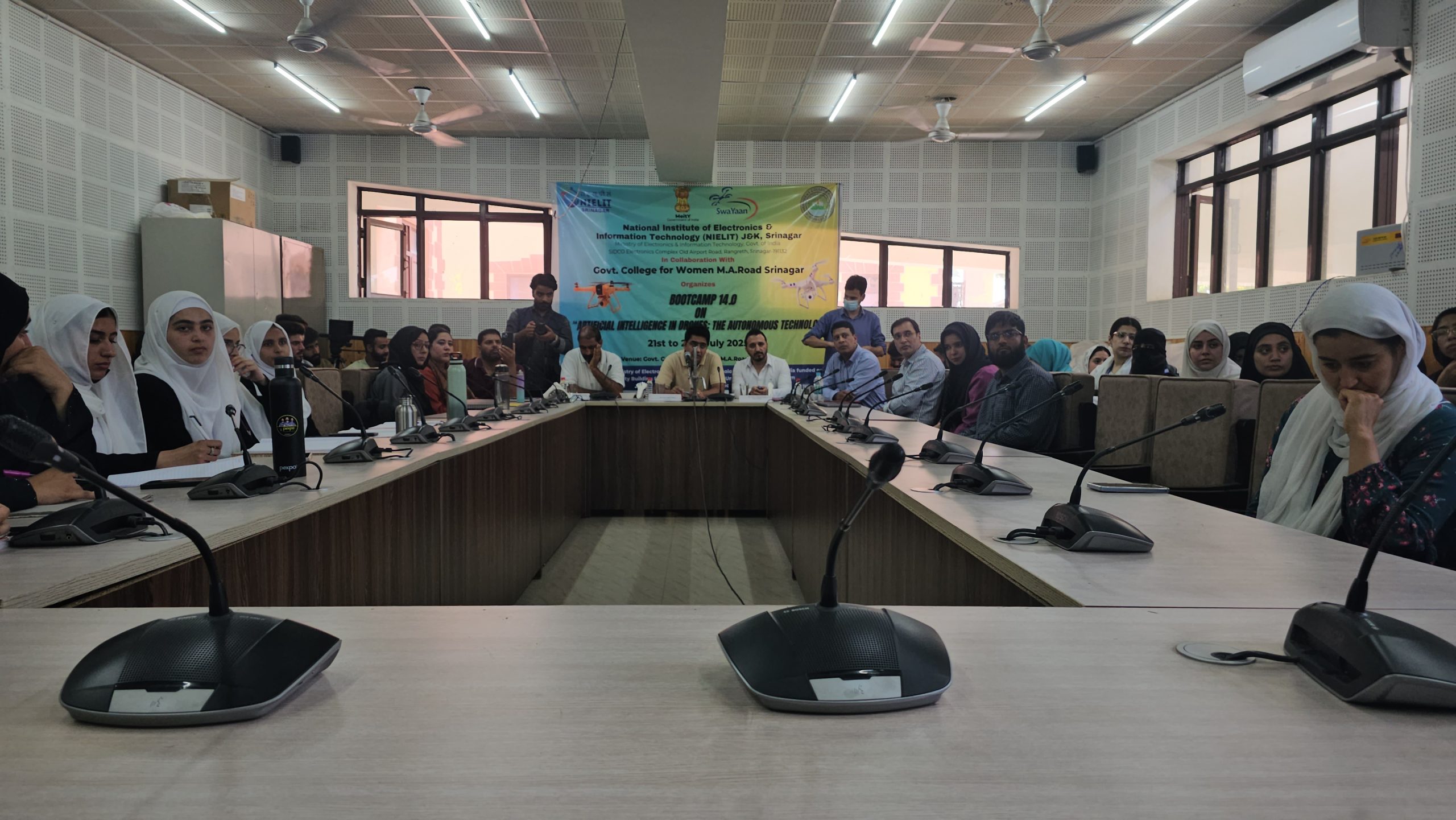 GCW M A Road organizează tabără de pregătire dedicată tehnologiei dronelor bazate pe inteligență artificială