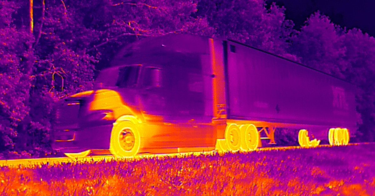 New York DOT evidențiază utilizarea tehnologiei termice cu drone pentru vehicule comerciale în timpul unei acțiuni de control a șoferilor