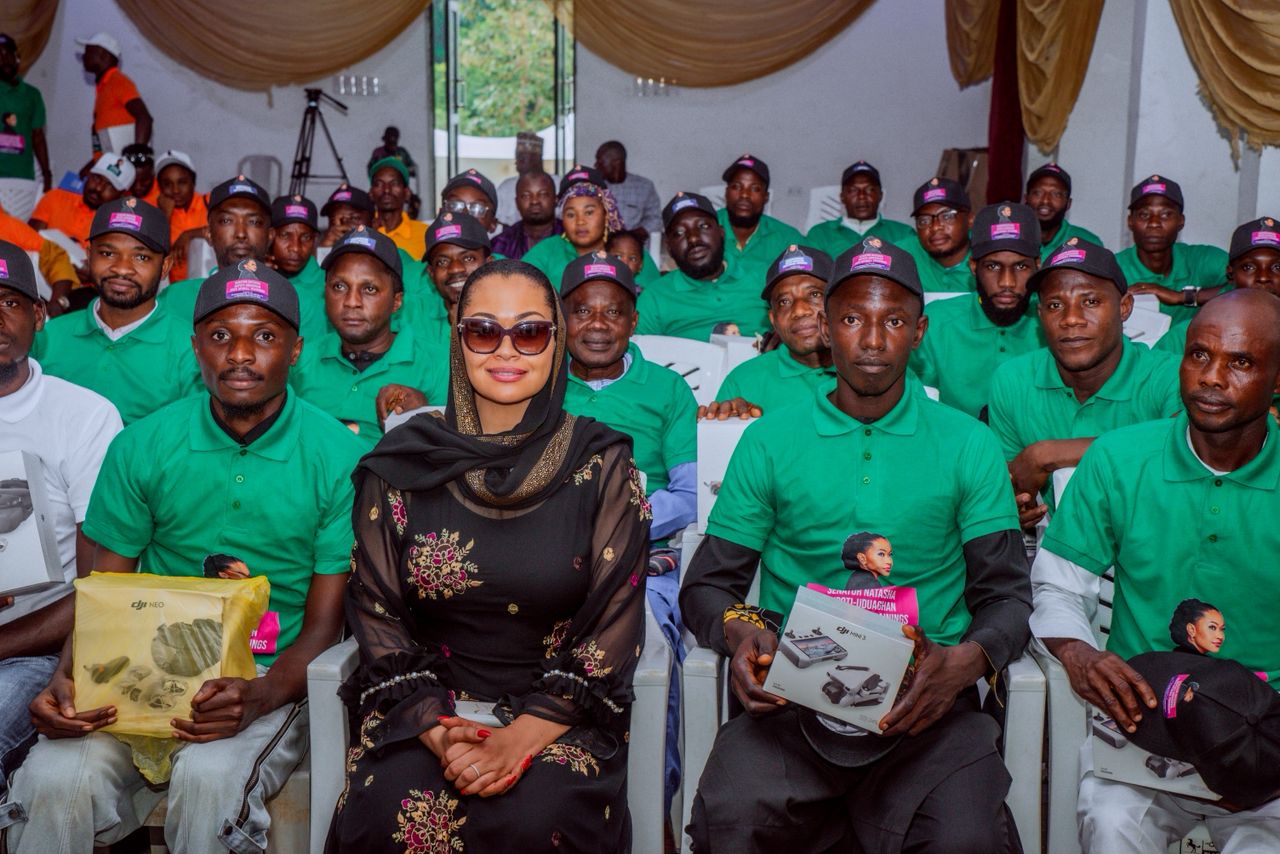 Senator Natasha oferă tehnologie cu drone pentru 250 de tineri din Kogi pentru a-i sprijini și dezvolta abilități digitale