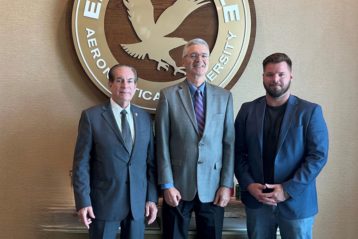 Embry-Riddle găzduiește oficiali importanți pentru discuții aprofundate despre progresul în tehnologia dronelor