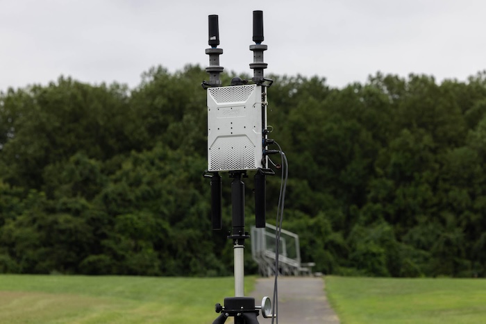 Companie prezintă tehnologie anti-dronă care preia controlul asupra oricărei mașini printr-un singur clic